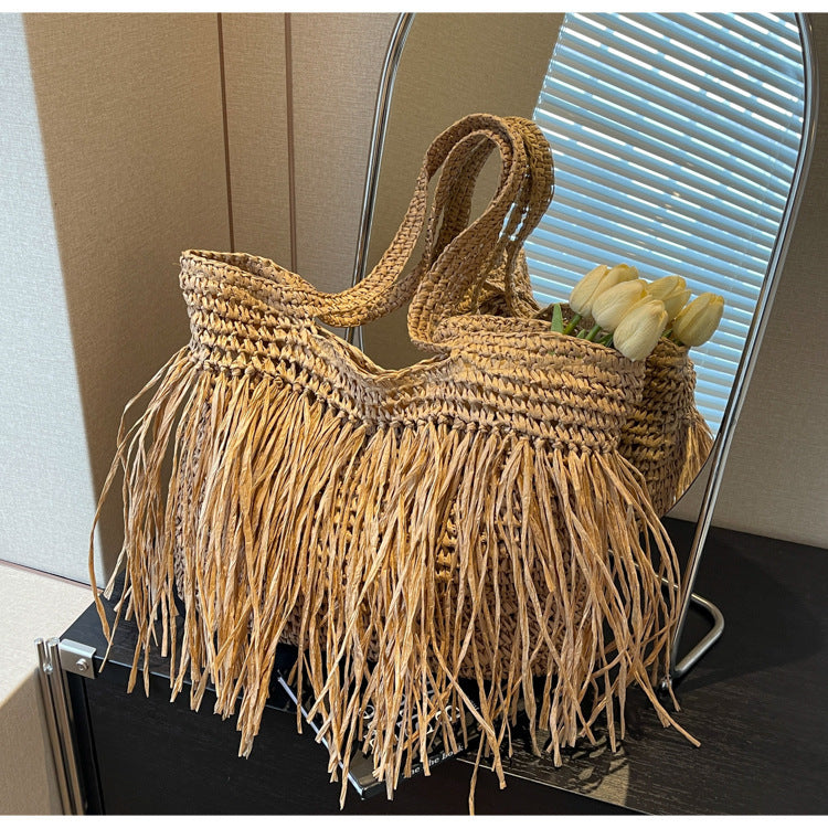 Straw Woven Women's Large Capacity Tassel Shoulder Bag